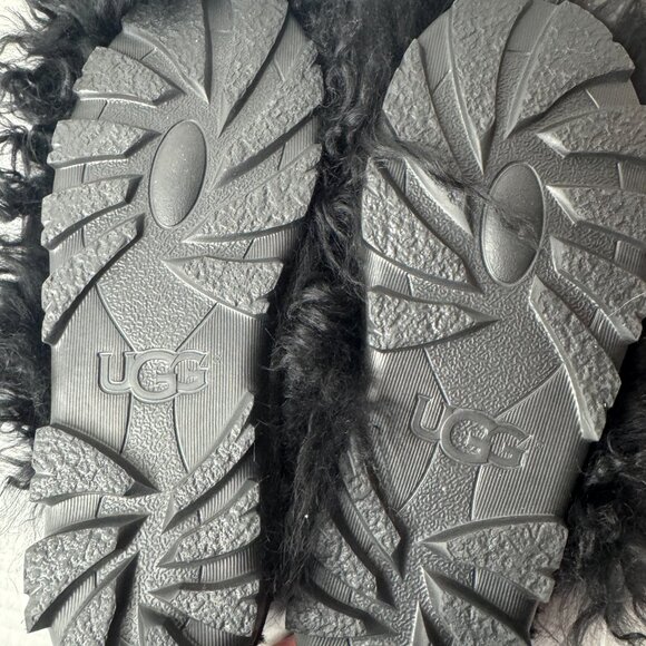 UGG Slippers - Picture 6 of 6